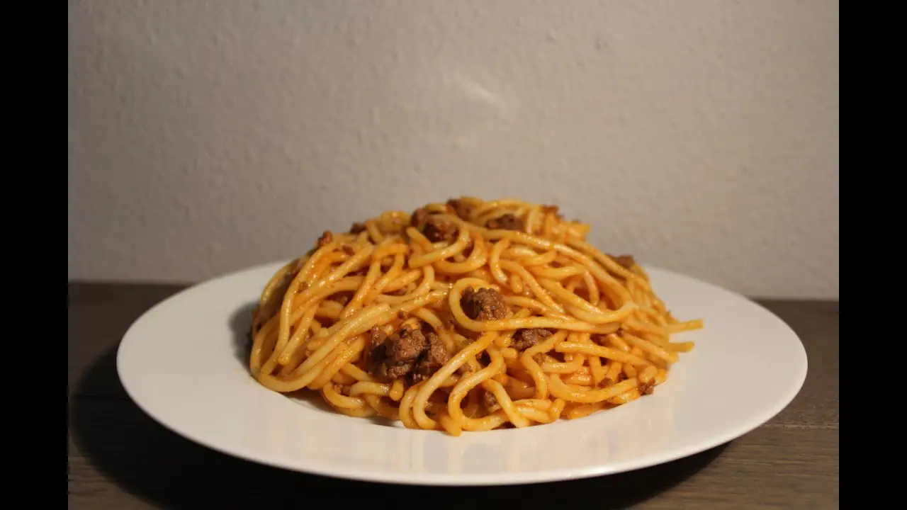 Espaguetis con Carne Picada y Tomate Frito